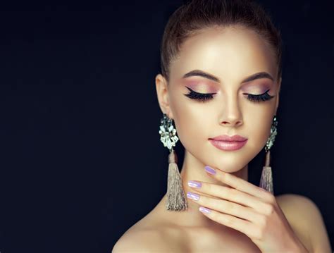 Download Earrings Makeup Woman Model 4k Ultra HD Wallpaper