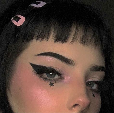 E-girl makeup | Emo makeup, Edgy makeup, Makeup eyeliner