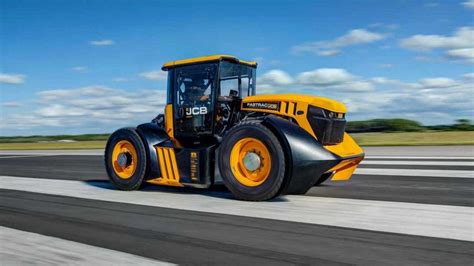 F1 Team Helps JCB Set New Record For Fastest Tractor: 103.6 MPH