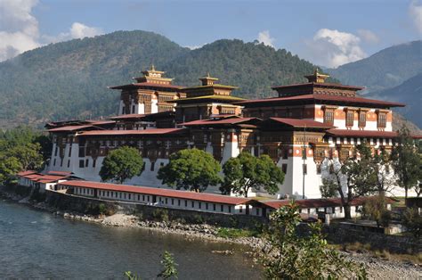 Bhutan – Punakha Dzong Historical Architecture, Architecture Design, Bhutan, Tibet, Safari, Asia ...