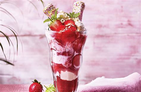 Strawberry Sundae Recipe | Summer Dessert Recipes | Tesco Real Food