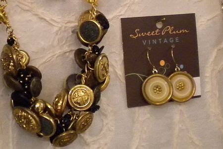 Eco-funky Wednesday*: Vintage Button Jewelry - FOUND - whimsical art, vintage treasures, fun finds!