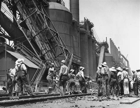 World War II: Photos of Women Factory Workers on the Home Front, 1943 | Time.com