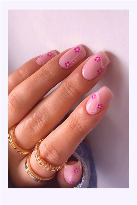 35 Most Beautiful Pink Flower Short Nail Designs for Summer 2021