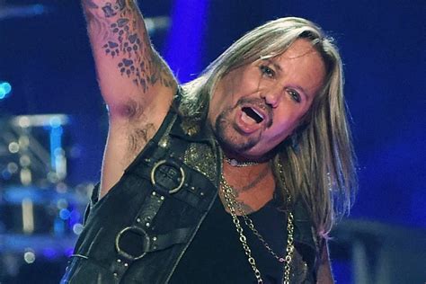 Vince Neil Hangs Up on DJ Asking About Motley Crue vs. Metallica Beef