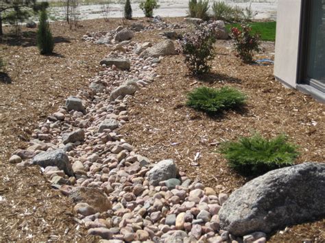 Backyard Dry River Bed : Dry River Bed Landscaping Ideas To Try In 2021 A Nest With A Yard ...