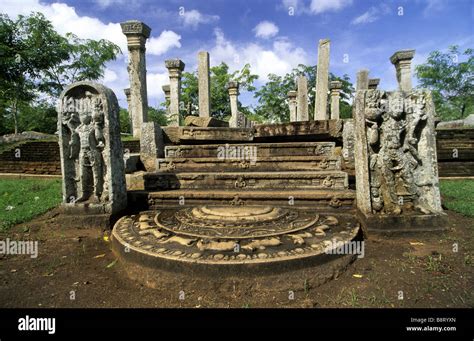 Mondstein im Mahasen Palace in Anuradhapura, Sri Lanka Stockfotografie - Alamy