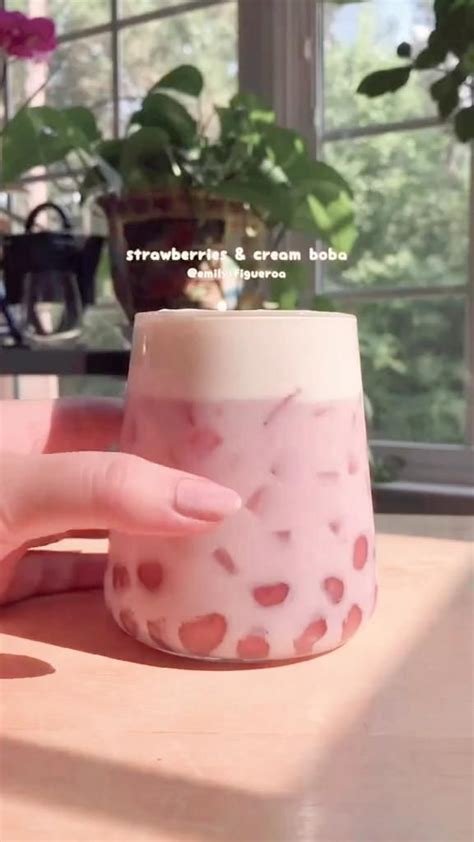 Strawberry & cream boba drink [Video] | Bubble tea recipe, Milk tea ...