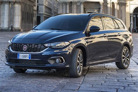 Fiat Tipo Station Wagon review images | Carbuyer