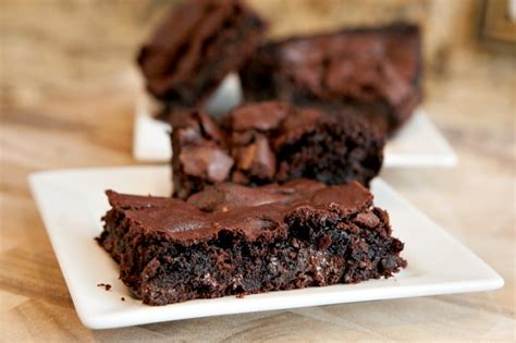 Ooey Gooey Fudge Brownies - Brownie Bites Blog