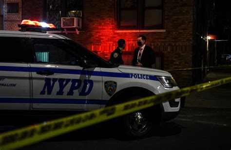 Man Arrested in 2 Fatal Stabbings During 4-Day Spree in Manhattan - The New York Times