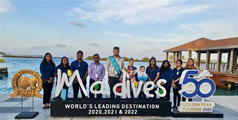 Maldives welcomes its first tourist for the year 2023 - IMTM