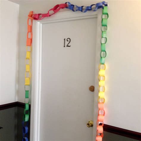 H A R I N I : 307. The Guinness World Record of the Longest Paper Chain