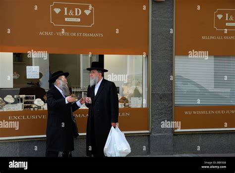 Orthodox Jews in Antwerp diamond district, Belgium Stock Photo - Alamy