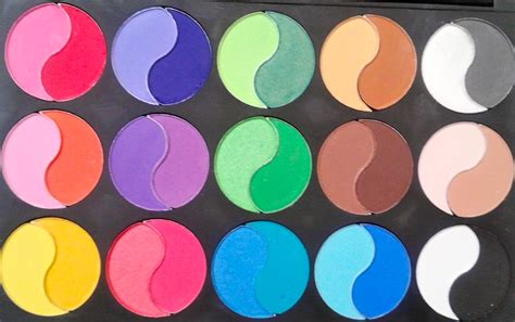 Beautifully Flawed: 30 Rainbow eyeshadow palette review/ Swatches ...