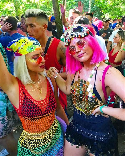 Obsessed with these groovy outfits Festival Looks, Rave Festival ...