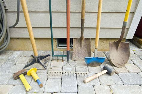 5 Tools Every Landscaper Should Be Using