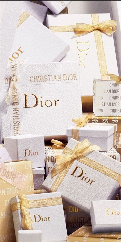 Dior Christmas 2019 in 2022 | Holiday gift box, Gifts, Holiday gifts