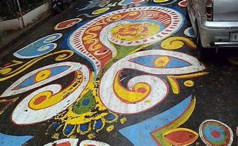 Durga Puja 2017: Ahead Of Durga Puja, Longest Street 'Alpana' Brightens Kolkata Street