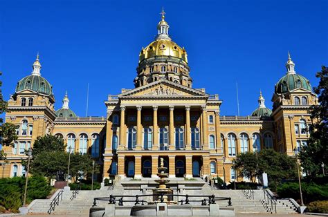 Iowa State Capitol Building in Des Moines, Iowa - Encircle Photos