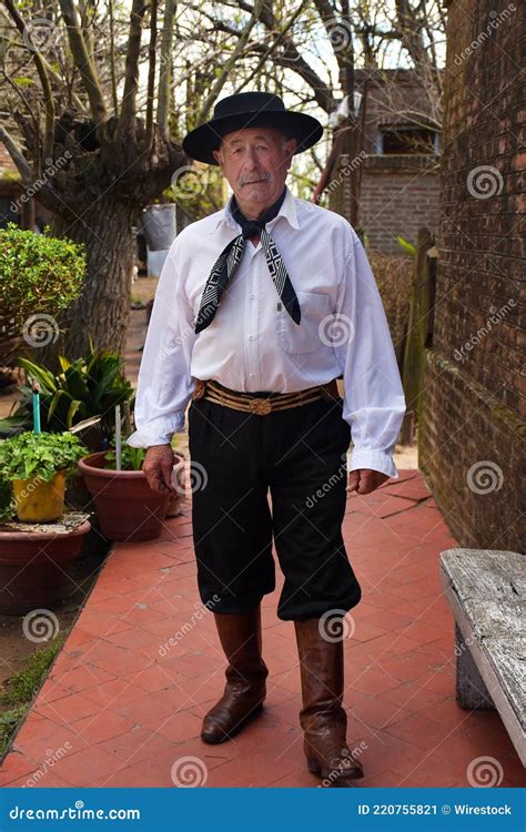 Argentinean Gaucho Cowboy In El Calafate, Patagonia, Argentina ...