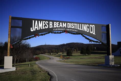 The New James B. Beam Distillery Tour Blends Tradition with Modern ...