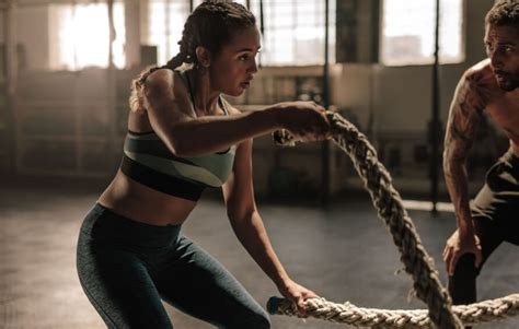 The Beginner's Guide to Battle Ropes: Benefits, Exercises & Workouts