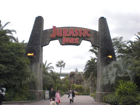 Universal Studios Japan: Jurassic Park | 環球影城：侏儸紀公園的入口，頗有蠻荒時… | Flickr