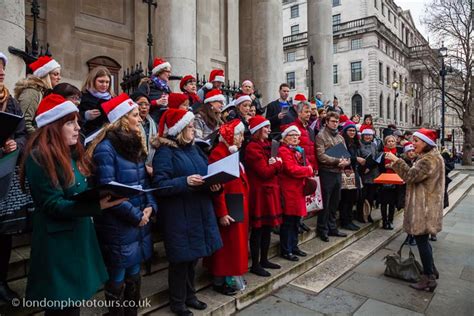 Christmas Carols in Trafalgar Square - photography courses and tours