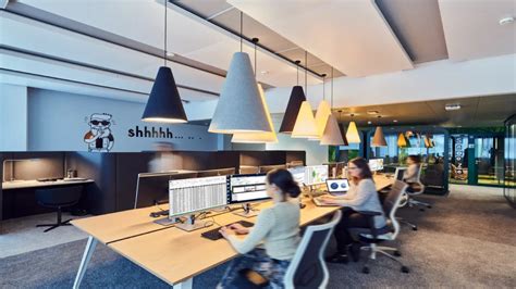 18 Hot Desking Equipment Solutions For Your Office | Robin