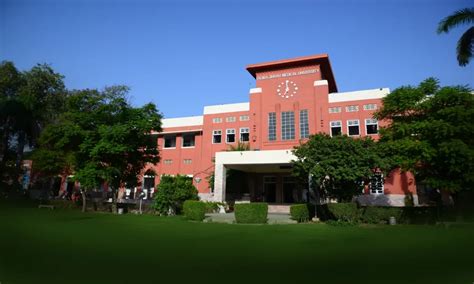 Fatima Jinnah Medical University, Lahore - FAQs