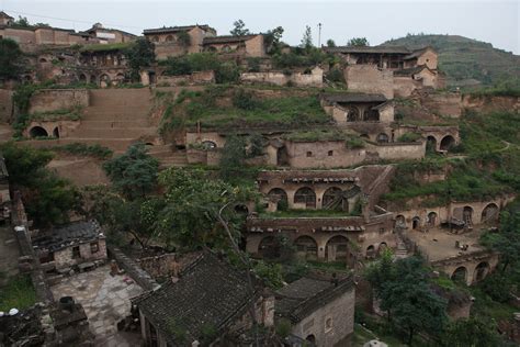 Living Inside the Earth: the Yaodong, cave buildings in China – SOCKS