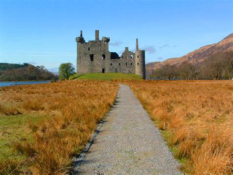 Deserted Places: The abandoned Kilchurn Castle in Scotland