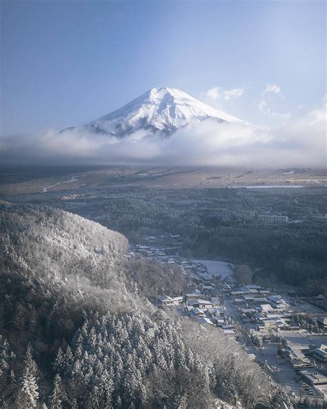 Clouds around Mt Fuji in winter : r/pics