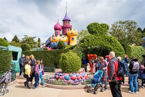 Disneyland Paris Fantasyland Guide: Things to Do, Where to Eat & More!