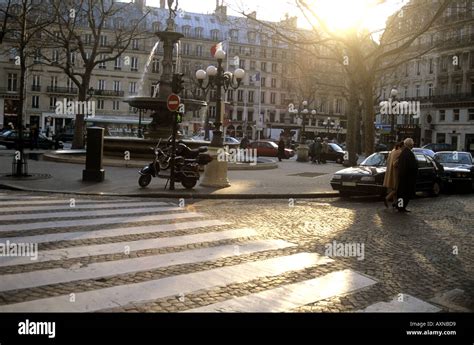 Paris Street Scene Stock Photo - Alamy