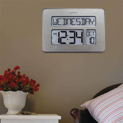 La Crosse Technology Atomic Full Calendar Digital Clock with Extra ...