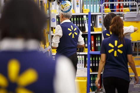 Walmart (WMT) Cuts Starting Pay for Some New Employees - Bloomberg