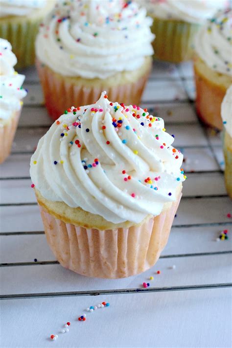 Perfect "One Bowl" Vanilla Cupcakes with Vanilla Buttercream Frosting ...