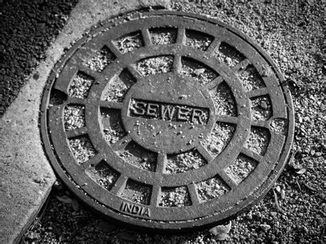 Sewer Cap Photo - Reed Elenz