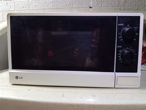 LG microwave oven, TV & Home Appliances, Kitchen Appliances, Cookers on Carousell