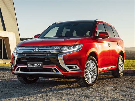 Mitsubishi Outlander PHEV range Reviews | Our Opinion | GoAuto