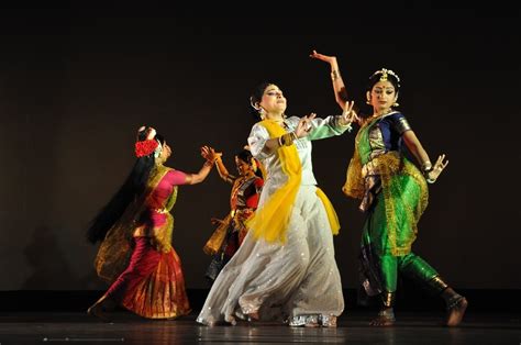 Explore the West Bengal's Folk Dance Traditions