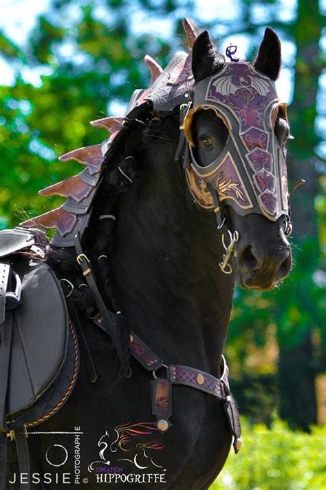 Średniowieczny fryzyjskiej koń Armor gra tron skórzana Tack | Etsy ...