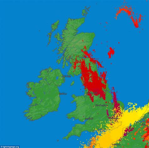 UK weather: Britain is battered by thunderstorms overnight | Daily Mail ...