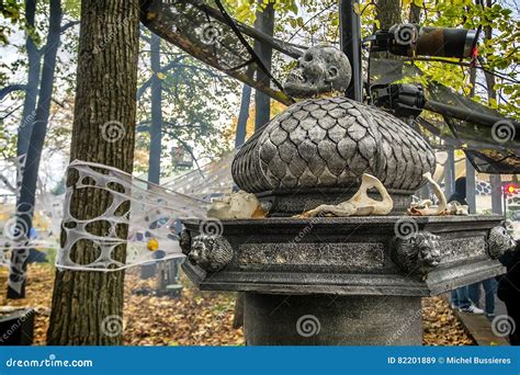 La Ronde Halloween Decoration Editorial Stock Image - Image of annual, fest: 82201889