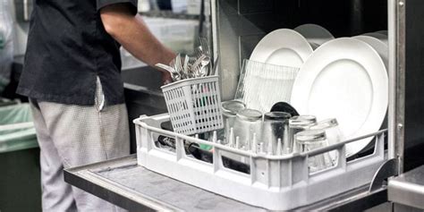 5 Features to Look for When Buying a Commercial Dishwasher