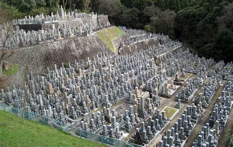 Japanese Funeral Services: What Happens When You Die in Japan? | Graveyard, Cemeteries, Japan