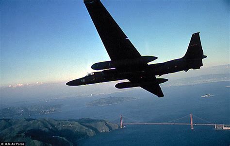 Video reveals what it is like to fly U-2 spy plane to the edge of space ...