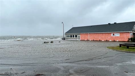 WATCH: Water going over bulkheads in Southport during Hurricane Ian